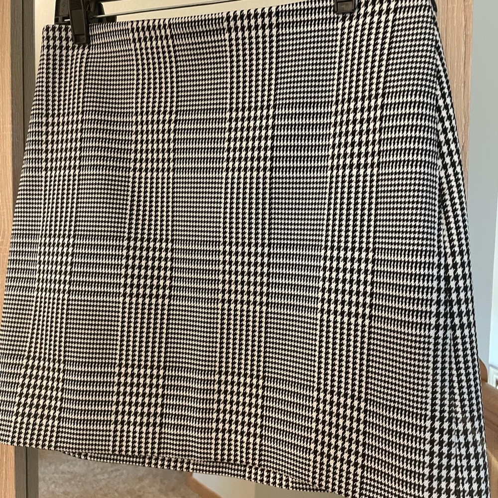 Sold * New Banana Republic skirt size 6